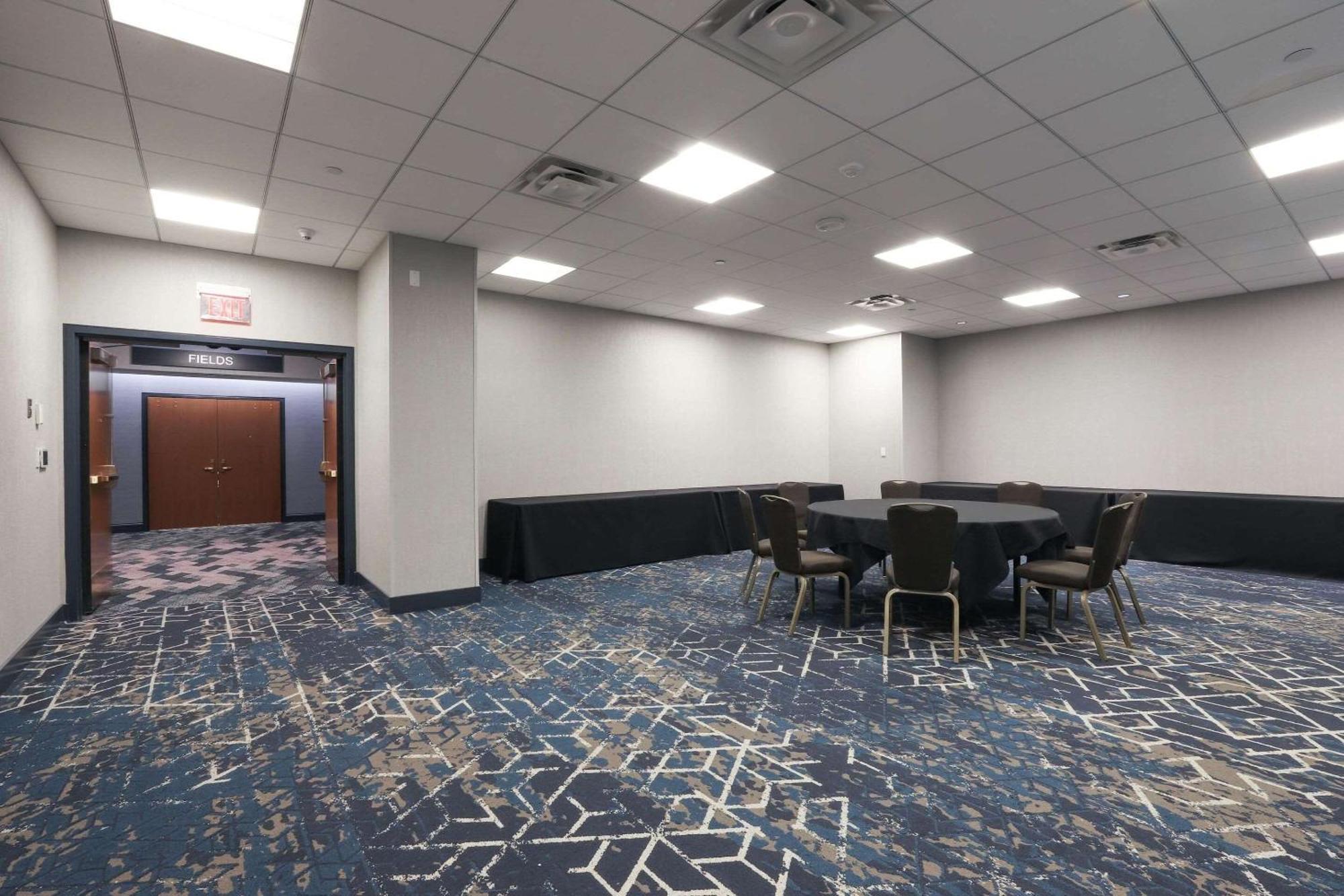 Radisson Plaza Hotel And Suites Kalamazoo Extérieur photo